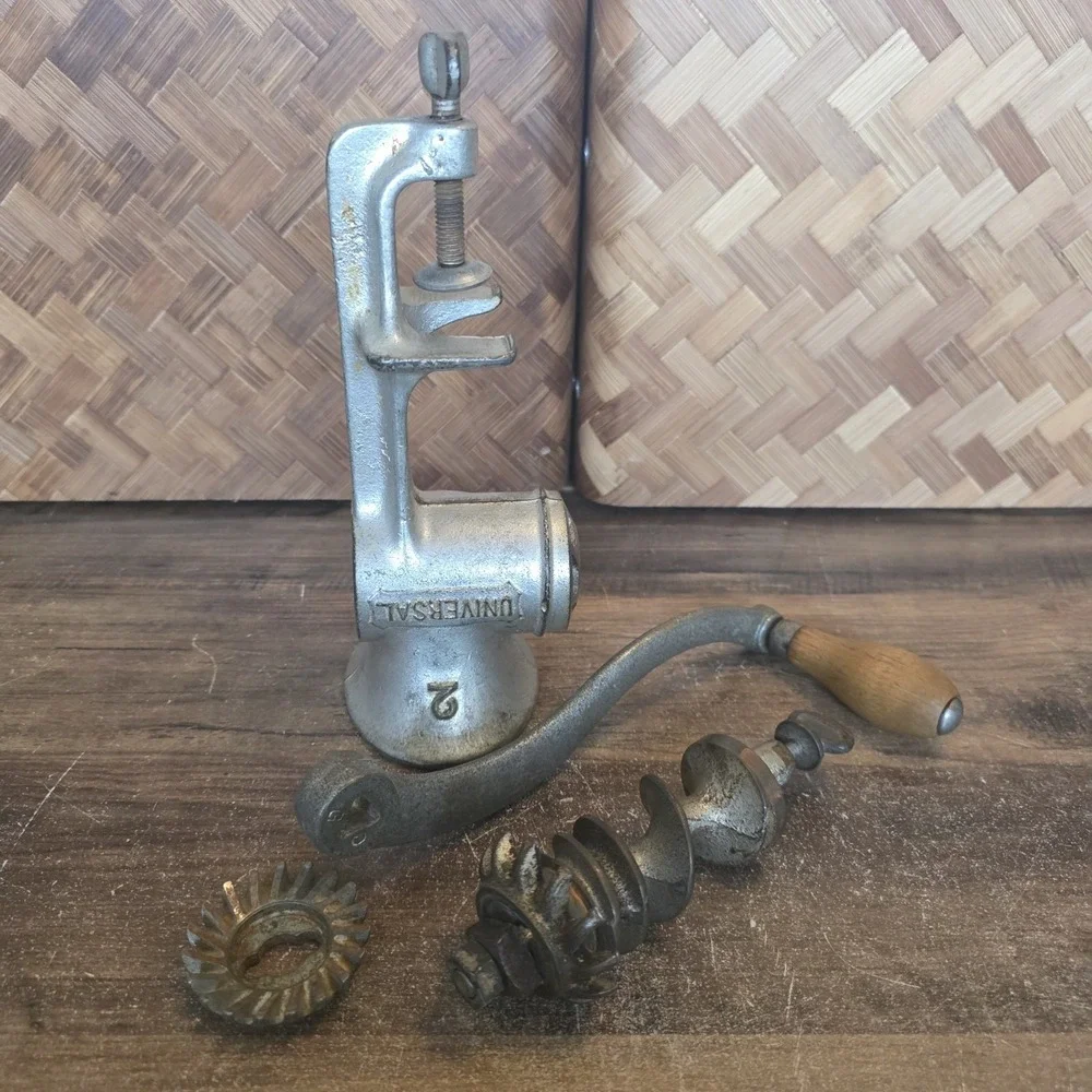 Vintage Cast Iron Universal Food Grinder #2‎ Meat Grinder Table Top Made in USA